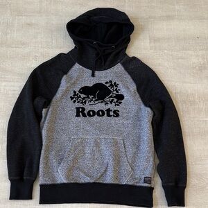Roots Canada Men’s Pullover Hoodie— Medium